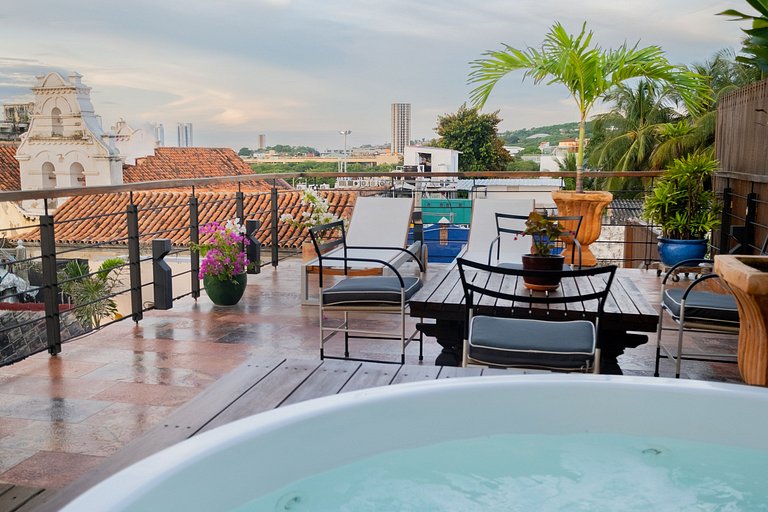 Lujosa Casa 5Hab /Jacuzzi/Piscina/Desayuno incluido