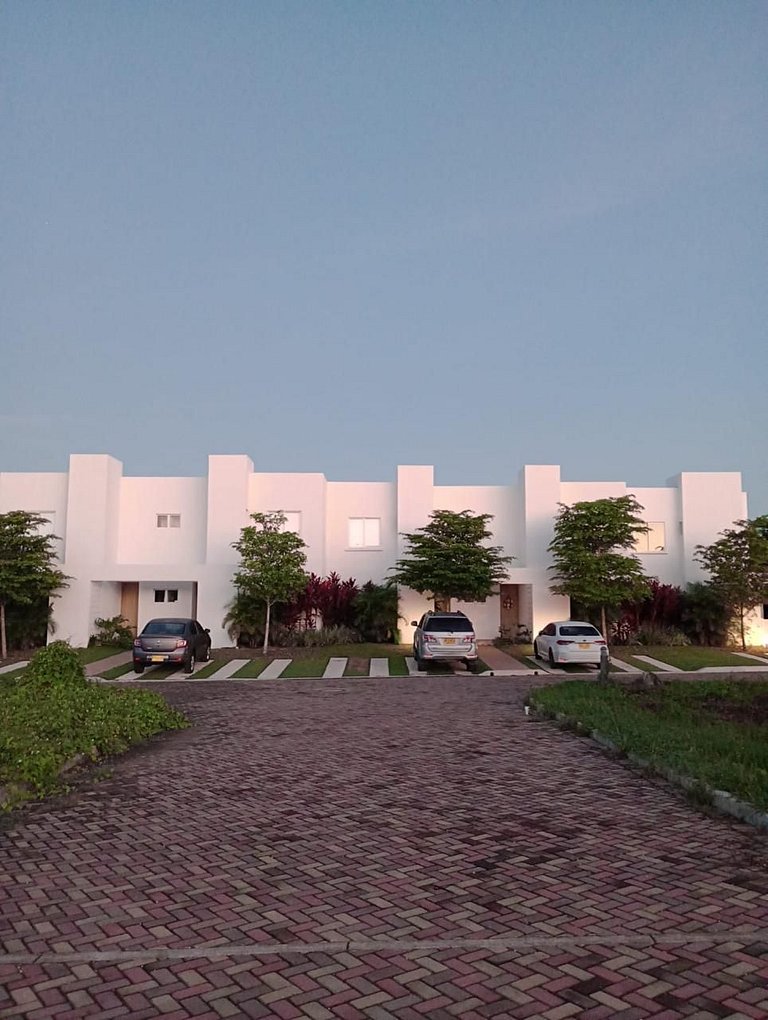 Hermosa casa en Karibana Ctg