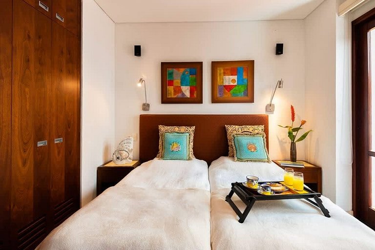 Walled City Haven – Private Pool & Rooftop Jacuzzi