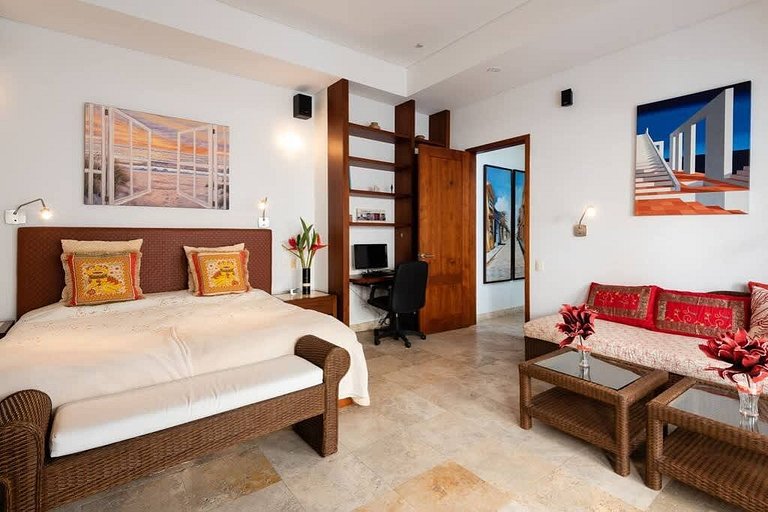 Walled City Haven – Private Pool & Rooftop Jacuzzi