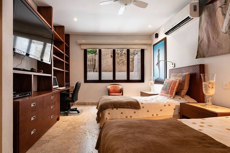Casa Virrey Eslava/Colonial Gem in the Heart of Cartagena