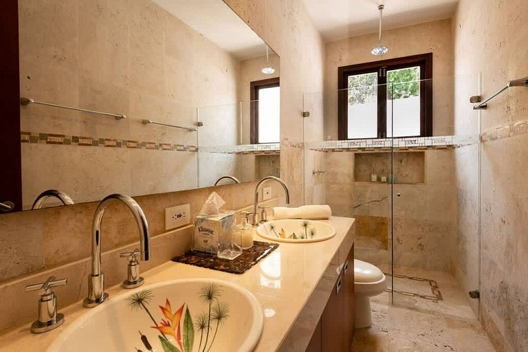 Walled City Haven – Private Pool & Rooftop Jacuzzi