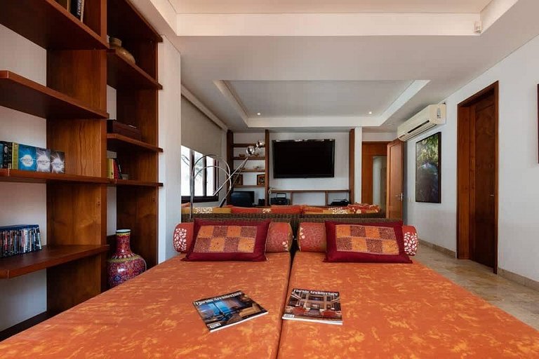 Walled City Haven – Private Pool & Rooftop Jacuzzi