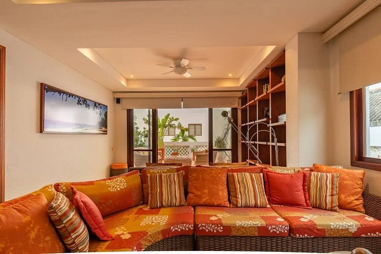 Walled City Haven – Private Pool & Rooftop Jacuzzi