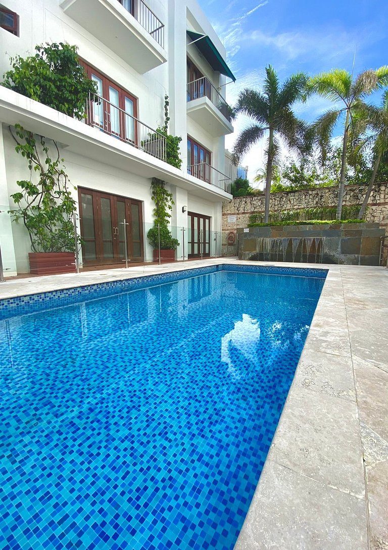 Walled City Haven – Private Pool & Rooftop Jacuzzi