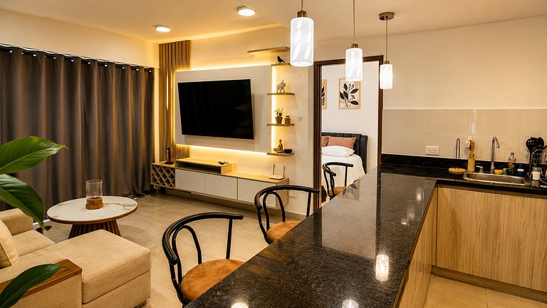 Modern 2BR Apt in Serena del Mar with Balcony