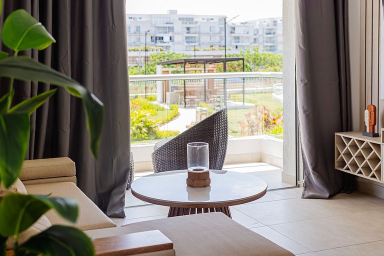Modern 2BR Apt in Serena del Mar with Balcony