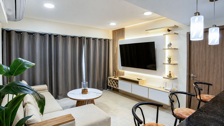 Modern 2BR Apt in Serena del Mar with Balcony