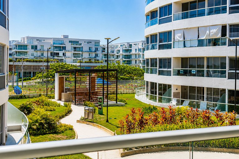 Modern 2BR Apt in Serena del Mar with Balcony